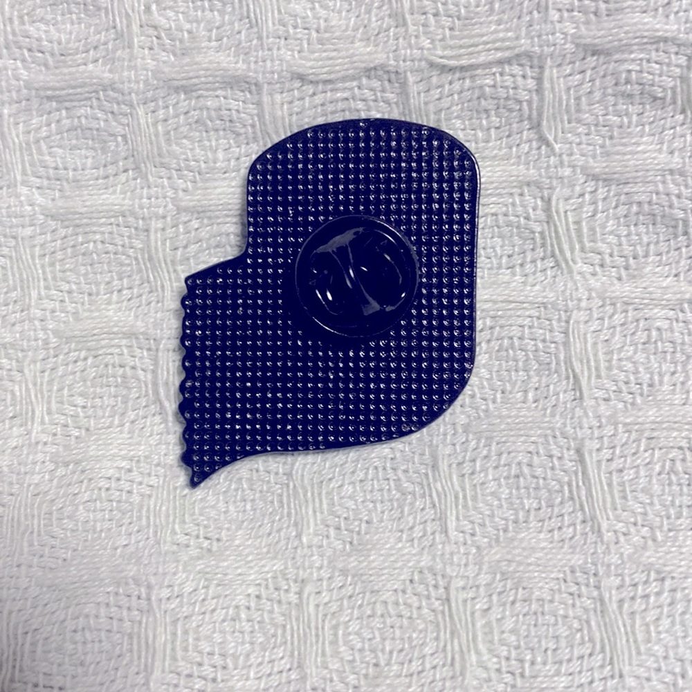 A pin saying “ I do not GIVE A SHIT”! Funny or as a gag gift - Picture 3 of 3